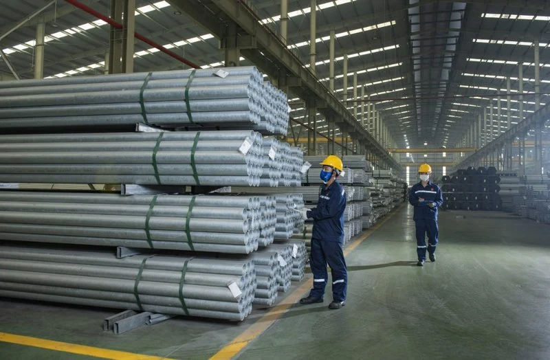 Thép phải chịu tải kéo và nén lớn